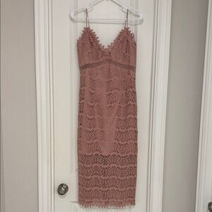 Bardot-Elegant Lace Midi Dress in Dusty Pink